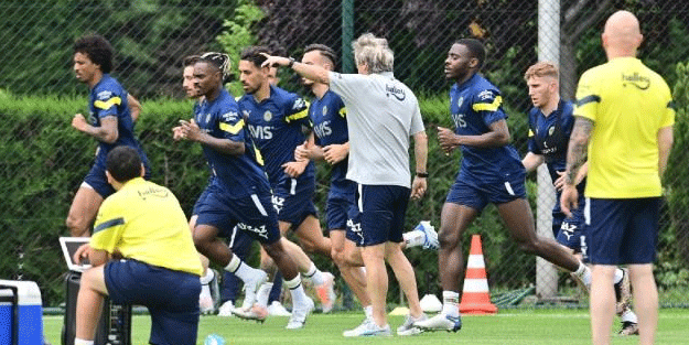 Fenerbahçe'de ayrılık rüzgarı! 3 isme transfer teklifi