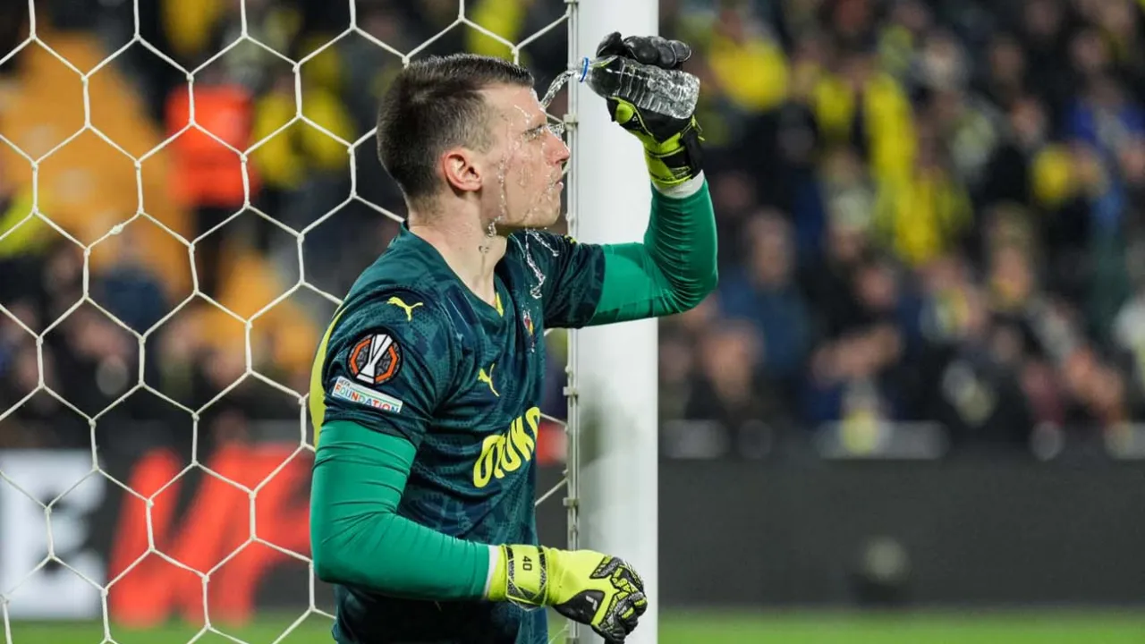 Fenerbahçe’de büyük şanssızlık! Livakovic maça devam edemedi