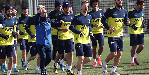 Fenerbahçe'de Galatasaray derbisi hazırlıkları tüm hızıyla sürüyor