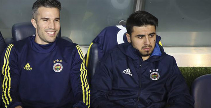 Fenerbahçe'de Ozan Tufan ve Robin van Persie dönemi kapandı