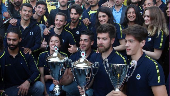 Fenerbahçe'de şampiyon şubeler statta tur attı