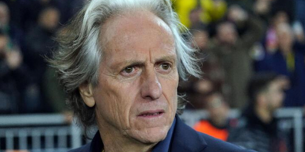 Fenerbahçe'de sonunda bu da oldu! Futbolcular kazan kaldırdı...