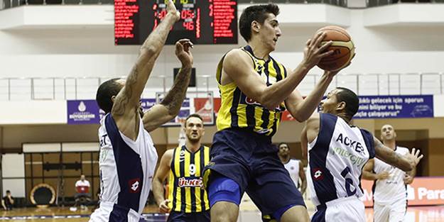 Fenerbahçe'de Winnicki ile yollar ayrıldı