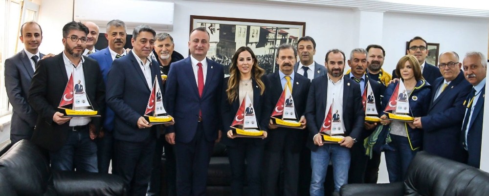 Fenerbahçe’den Başkan Ayhan’a kutlama 