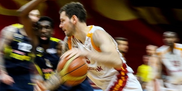 Fenerbahçe'den Galatasaray'a olay gönderme