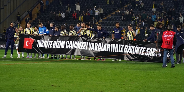 Fenerbahçe’den maç sonu anlamlı pankart
