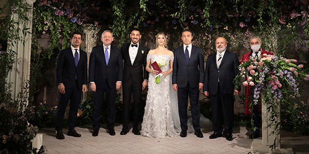 Fenerbahçeli futbolcu İrfan Can Kahveci, Gözde Doyran ile evlendi