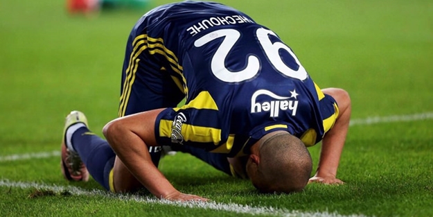 Fenerbahçeli futbolcudan müthiş teklif: Namaz kılmaya gidebiliriz
