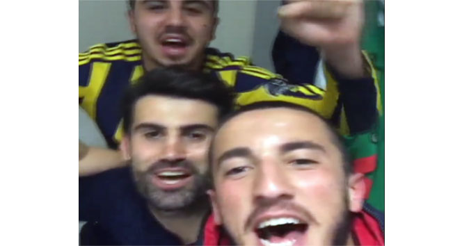 Fenerbahçeli futbolculardan galibiyet şarkısı