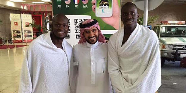 Fenerbahçeli Sow ile Beşiktaşlı Demba Ba Umre'ye gitti