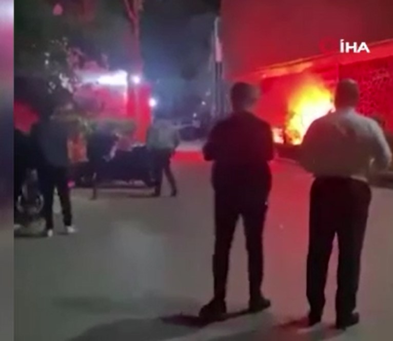 Fenerbahçeli taraftardan şok hareket! Kalamış tesislerine meşale attılar