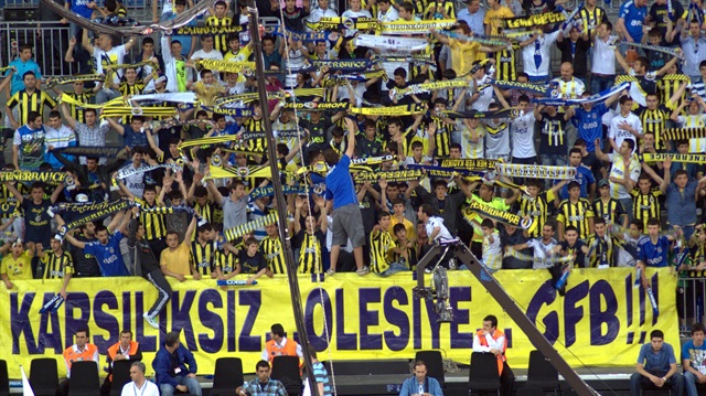 Fenerbahçeli taraftarlar Reto Ziegler'in transferini istiyor