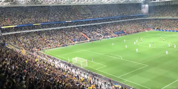 Fenerbahçeli taraftarlar 'Vladimir Putin' tezahüratı yaptı