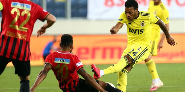 Fenerbahçeli yıldız futbolcu ayrılığı kafasına koydu