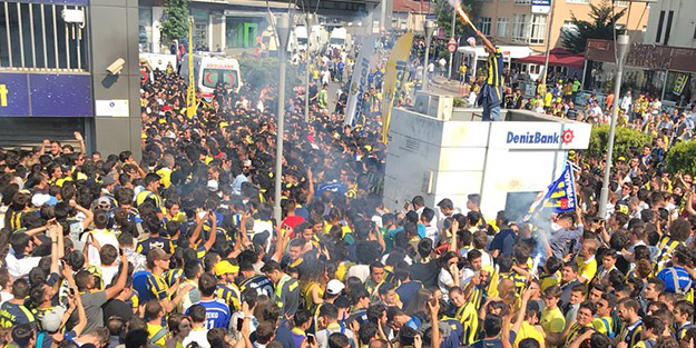 Ali Koç başkanlık mazbatasını alıyor