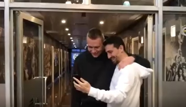 Fenerbahçelilerden Efe'ye jest! Futbolcular enkazdan çıkarılan Efe ile konuştu