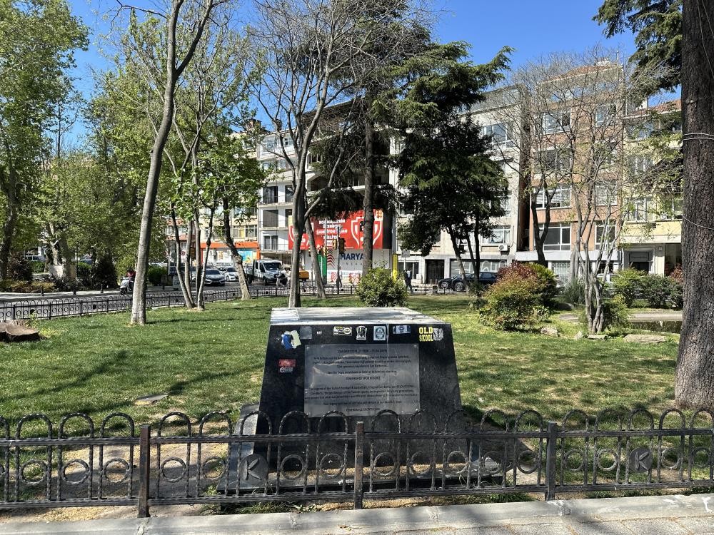 Fenerbahçelileri şaşırtan görüntü! Alex'in heykeli ortadan kayboldu