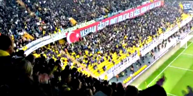 Fenerbahçe'nin Beyaz Türkleri'nden küstah slogan! Kadıköy'de bir garip akşam...