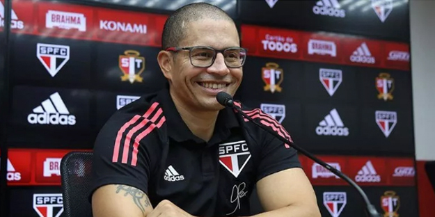 Fenerbahçe'nin efsane 10 numarasının yeni takımı belli oldu!