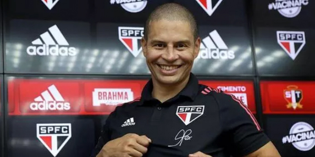 Fenerbahçe'nin efsanesi Alex'den şaşırtan karar!