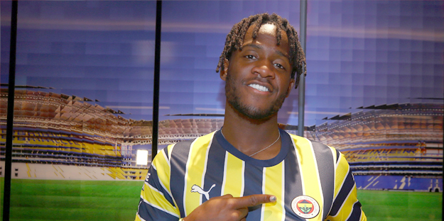 Fenerbahçe'nin golcüsü Batshuayi'den Beşiktaş'a büyük kıyak!