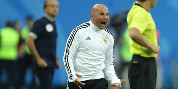 Fenerbahçe'nin gündeminde olan Sampaoli, Santos ile anlaştı
