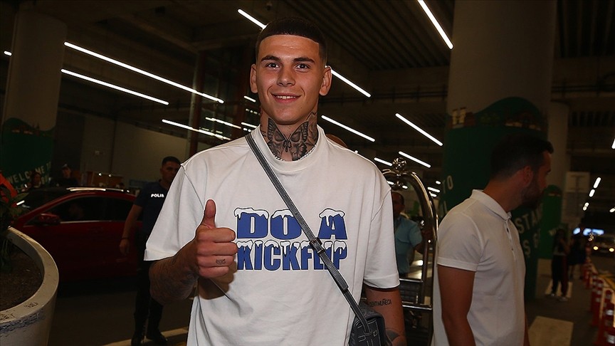 Fenerbahçe'nin prensip anlaşmasına vardığı Tiago Çukur, İstanbul'a geldi