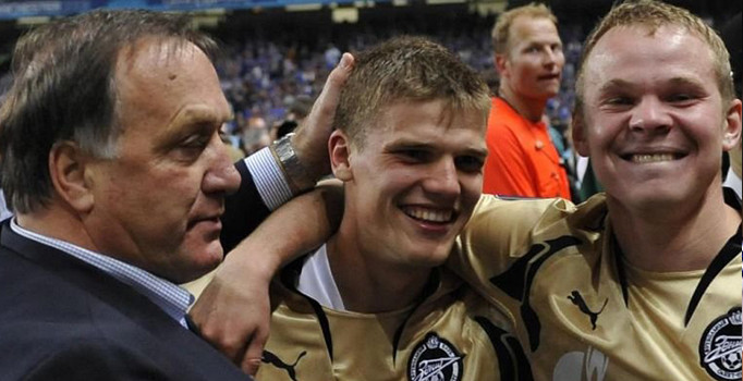 Fenerbahçe'nin yeni hocası Dick Advocaat kural ihlali yapmıştı!