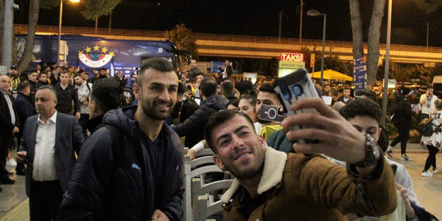Fenerbahçe’ye Antalya’da coşkulu karşılama