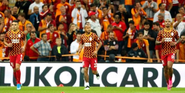 Fenerbahçe'ye olay gönderme! Galatasaraylı futbolcular sahaya böyle çıktı