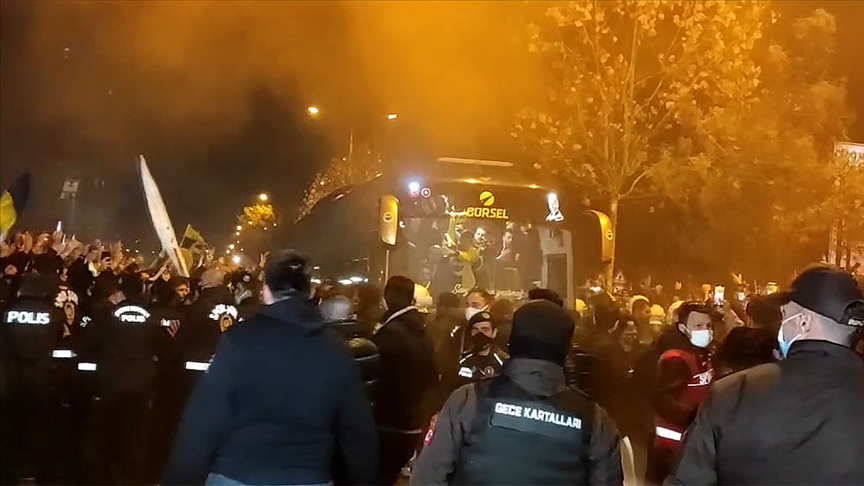 Fenerbahçe'ye Samandıra'da coşkulu karşılama