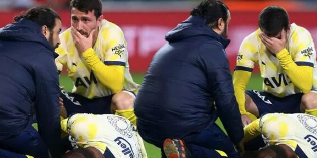 Fenerbahçe'ye yıldız isimden kötü haber!
