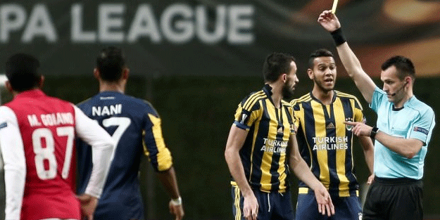 Fenerbahçe'yi doğrayan hakemi tekme tokat dövdüler!