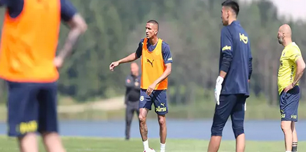 Fenerbahçe'yi karıştıracak haber! Ali Koç 1 ay önce transfer etti, Mourinho oynatmadan takımdan gönderiyor