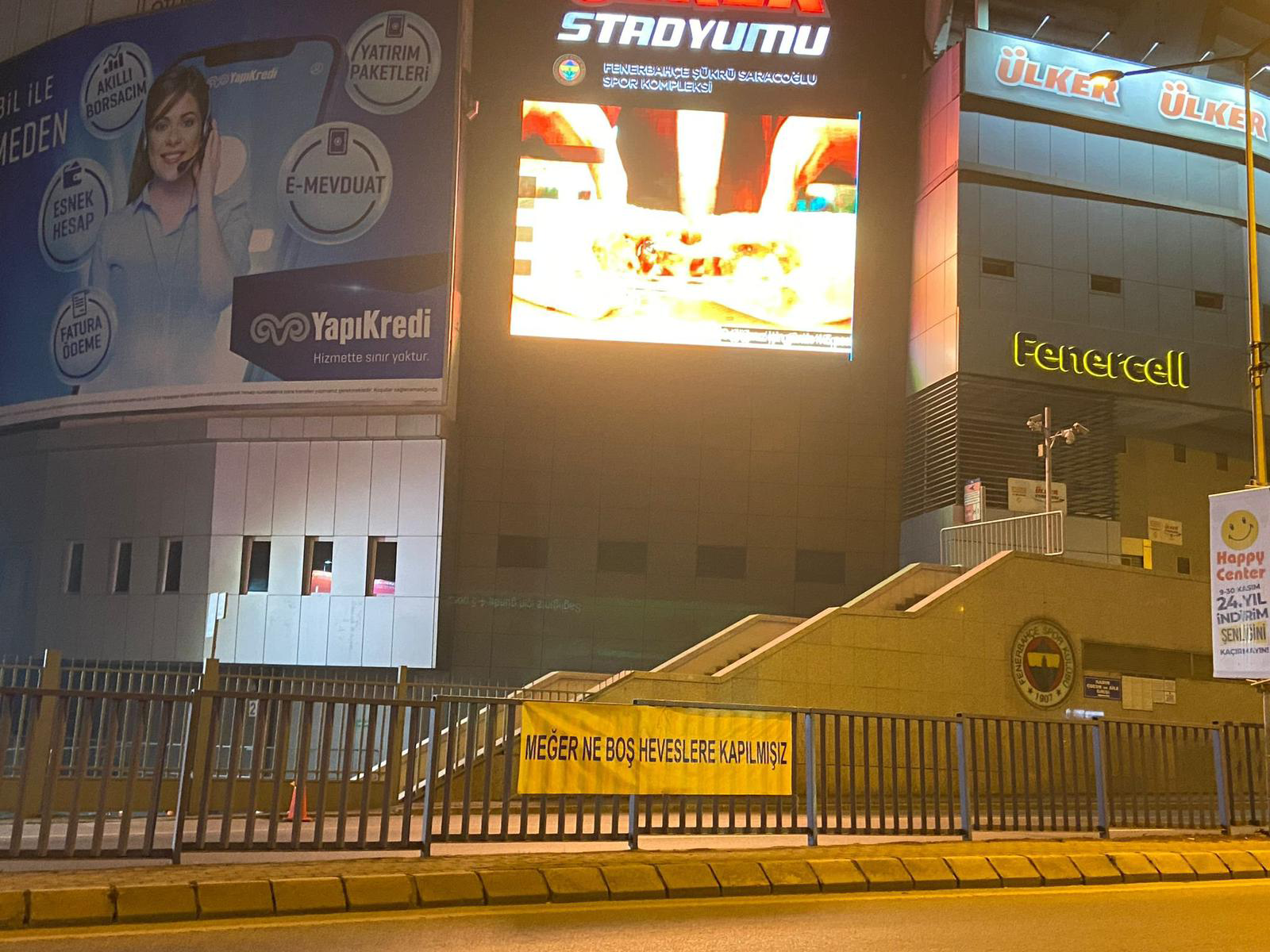 Fenerlilerden Ali Koç'a olay gönderme