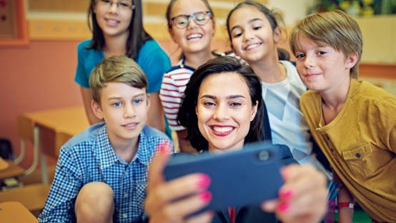 Fenomen öğretmen olur mu?