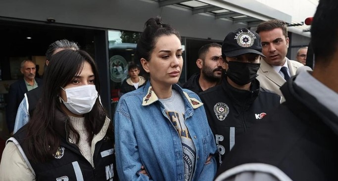 Dilan ve Engin Polat bir dosyadan yırttı! Yine de yatacaklar