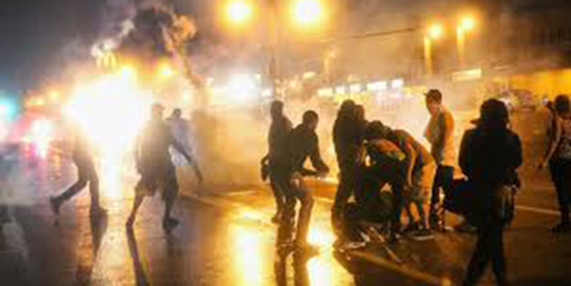 Ferguson’da halkın öfkesi dinmiyor