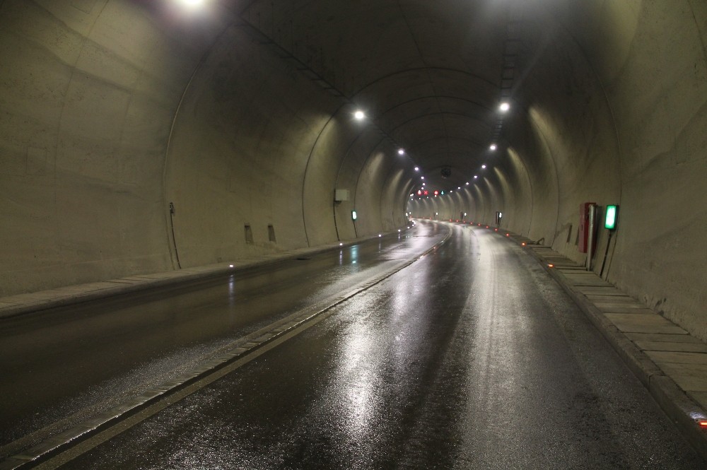 Ferhat Tüneli trafiğe açıldı 
