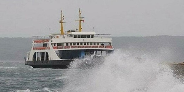 Feribot seferlerine fırtına engeli