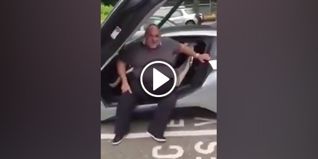 Ferrari'ye çeyrek tonluk adam binerse...