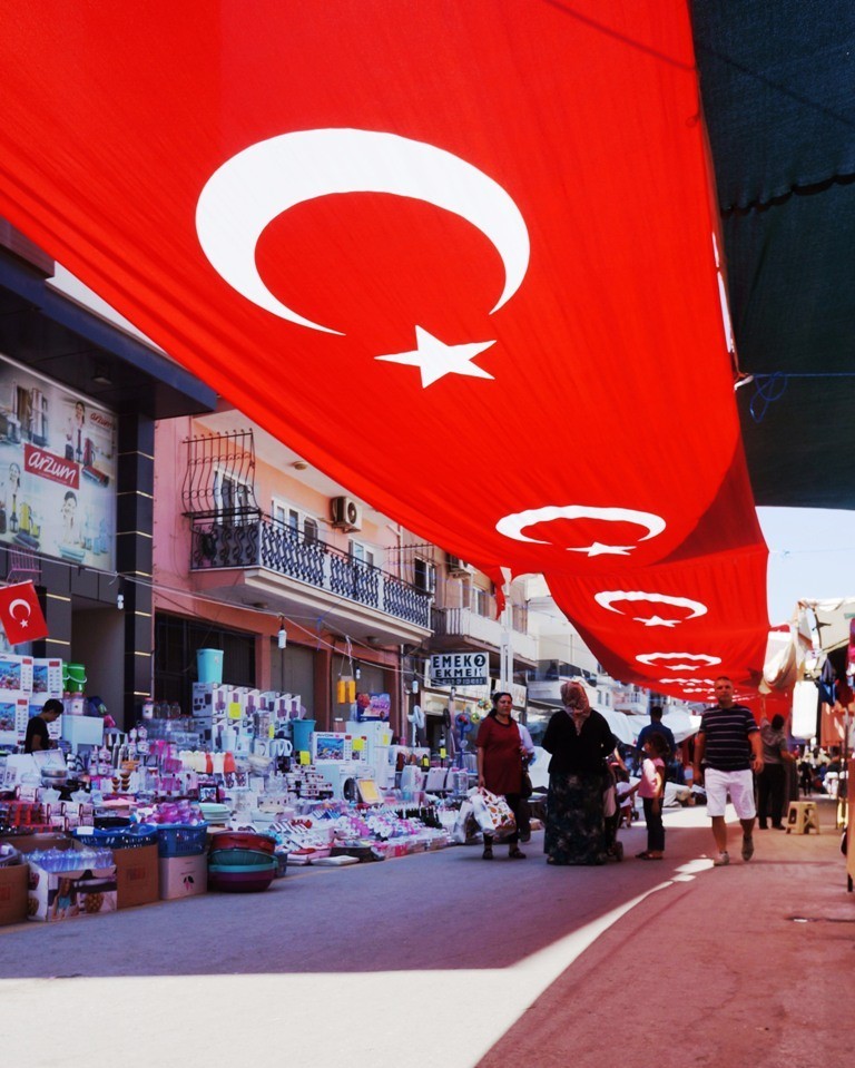 Festival caddesine, 500 metrelik bayrak 