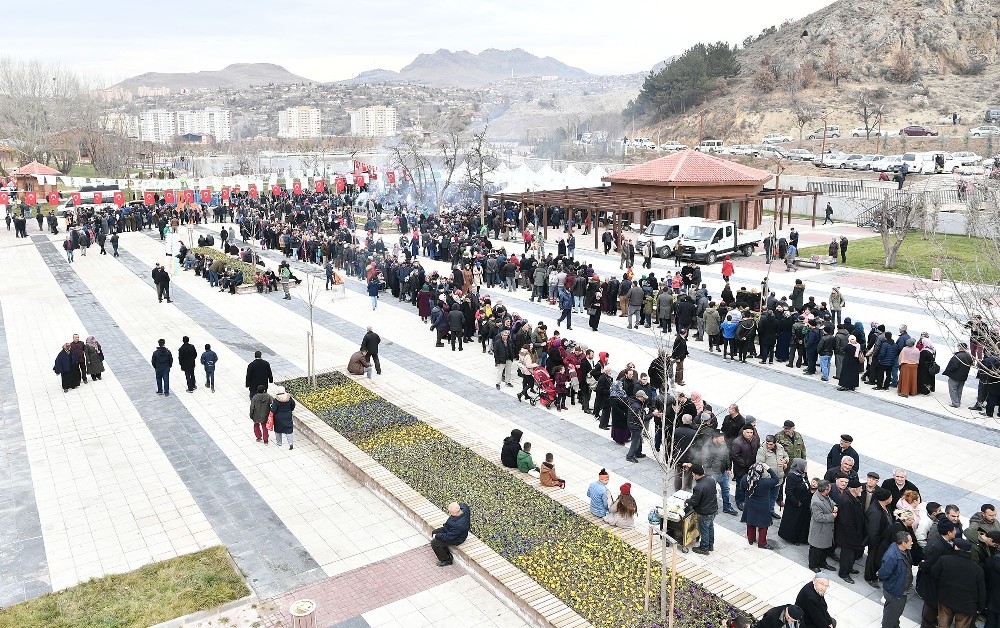 Festivalde 2 ton hamsi 2 saatte tükendi 