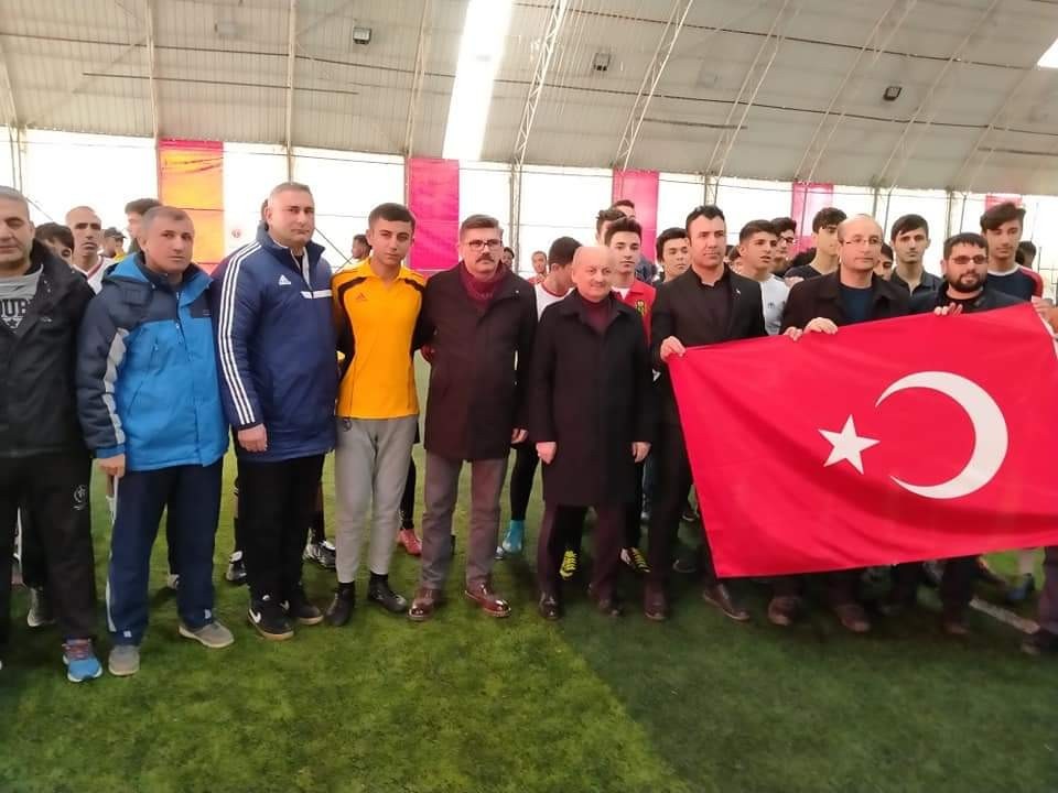 Fethi Sekin anısına halı saha turnuvası 