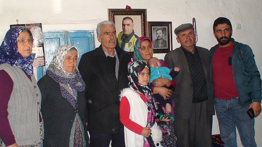 Fethi Sekin'in babasından Fethi bebeğe ziyaret