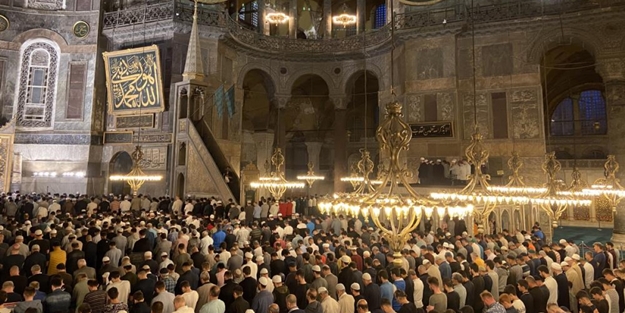 Fethin 569'uncu yılında Ayasofya'da sabah namazı coşkusu