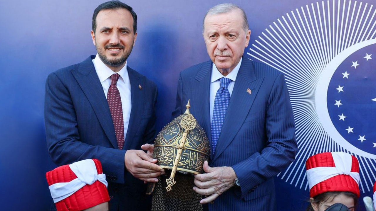 Fethin 573. yılı: Fatih’in miğferi Cumhurbaşkanı Erdoğan’da...