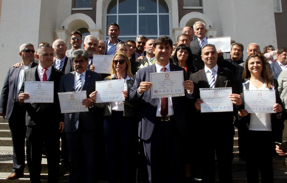 Fethiye Belediye Başkanı Karaca mazbatasını aldı 