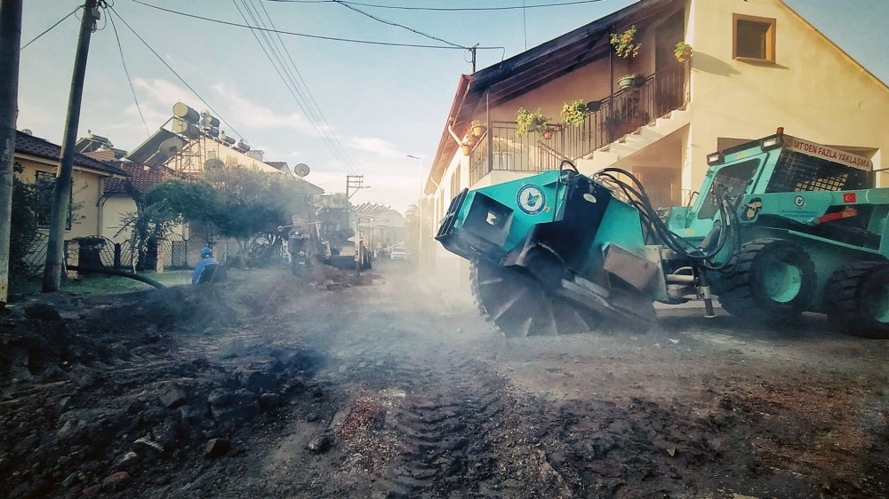 Fethiye Foça Mahallesinde içme suyu hatları yenileniyor 
