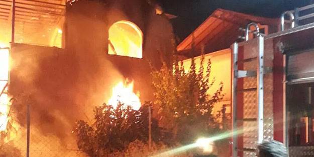 Fethiye'de 2 katlı ev alevlere teslim oldu